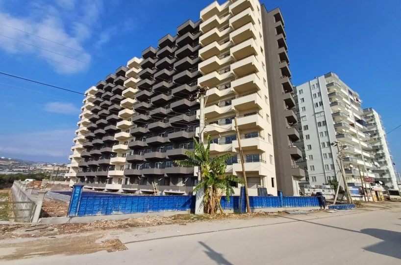 Two-room apartment for sale in Mersin Erdemli near sea – view of the nearby coastline 500m away