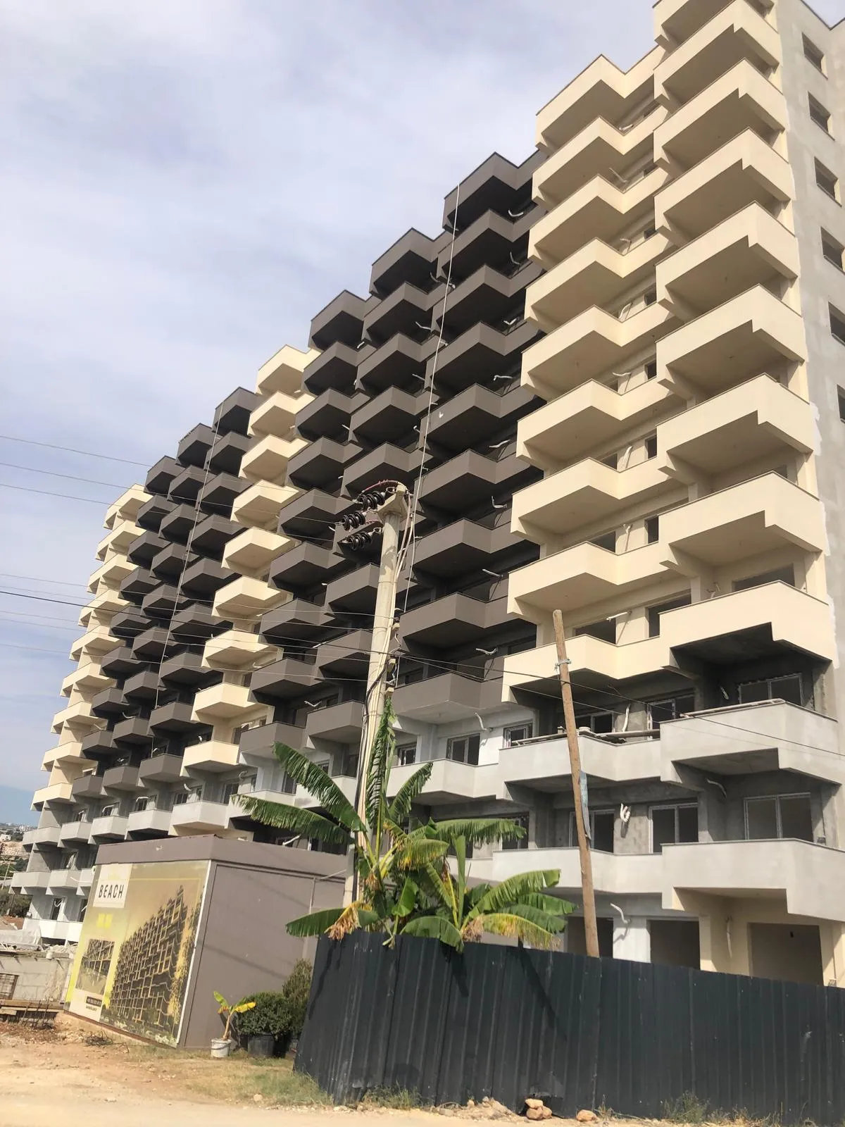 Two-room apartment for sale in Mersin Erdemli near sea – view of the nearby coastline 500m away