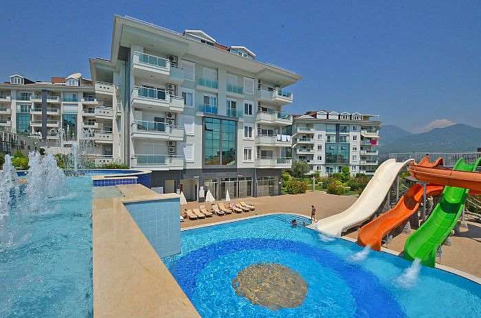 Two-room apartment for sale in Alanya Cikcilli near Oba – exterior view of the complex
